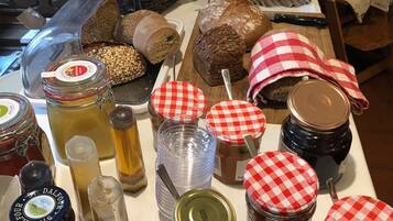 Daily continental breakfast (EUR 10 per person)