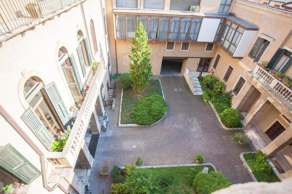 Chambre Double (1) | Vue sur la cour