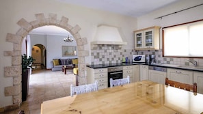 Villa | Cuisine privée | Grand réfrigérateur, micro-ondes, four, plaque de cuisson