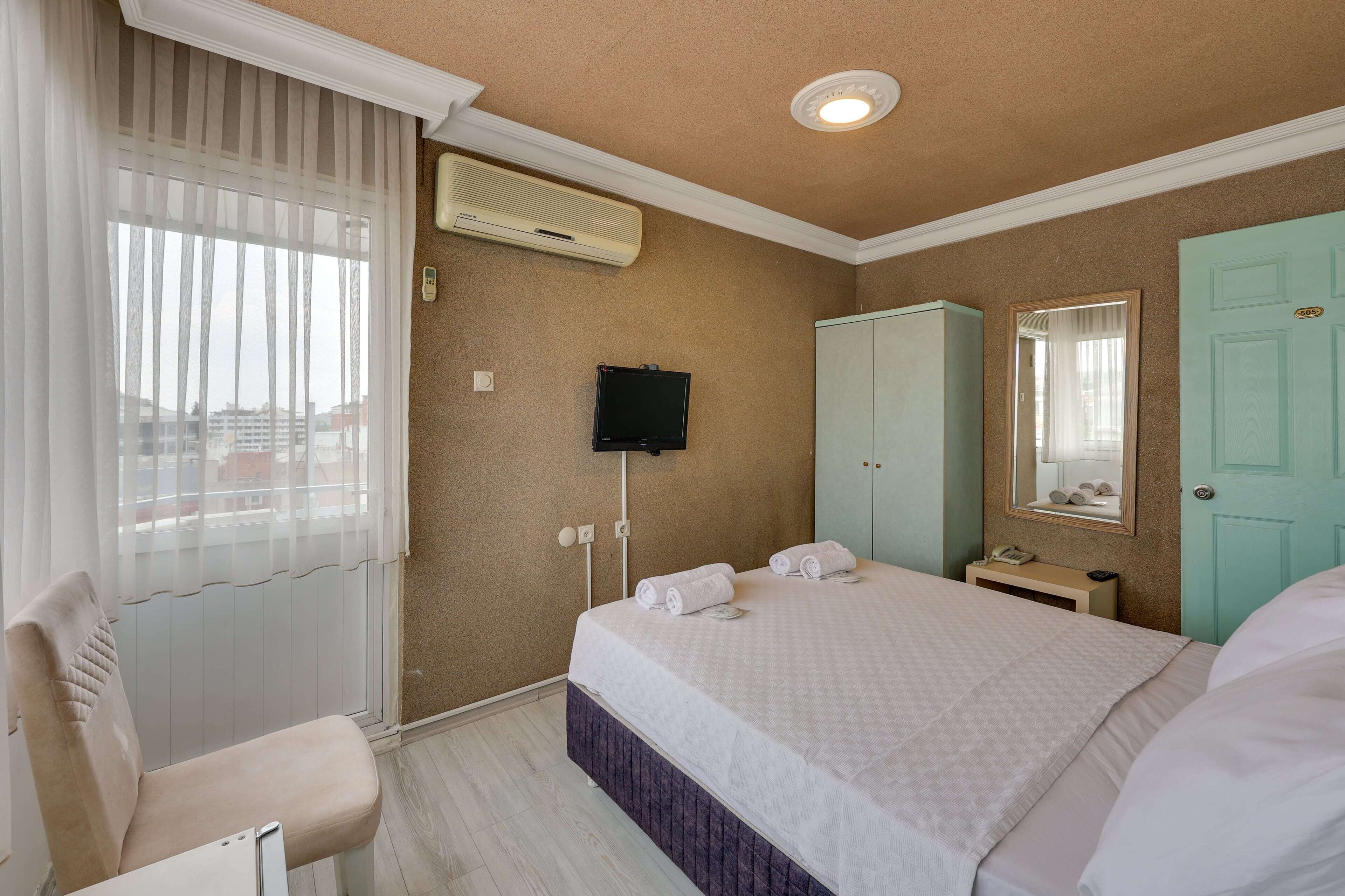 cift kisilik sehir manzarali - balkonlu aile odasi | 1 bedroom, minibar, desk, iron/ironing board