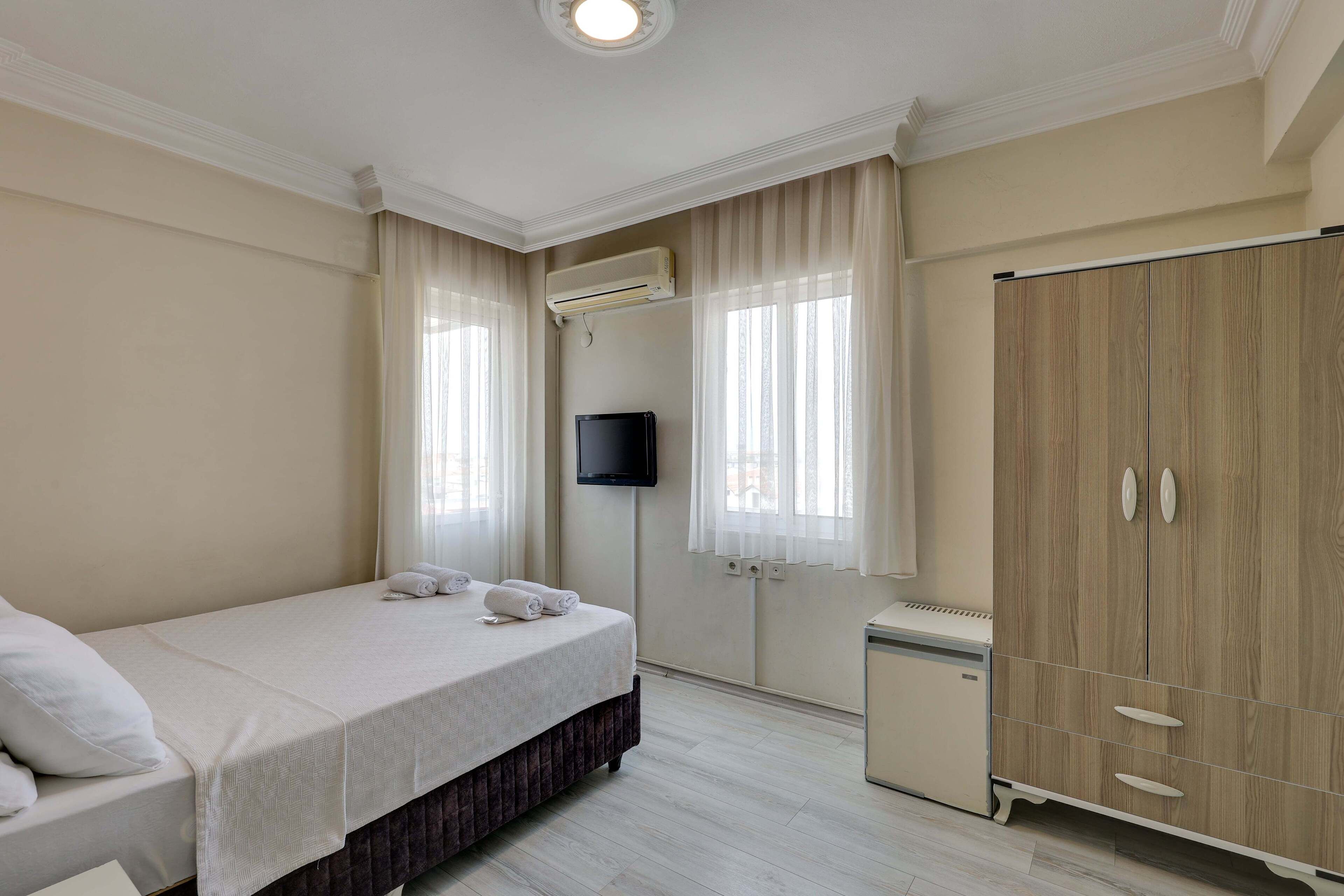 cift kisilik sehir manzarali - balkonlu aile odasi | 1 bedroom, minibar, desk, iron/ironing board