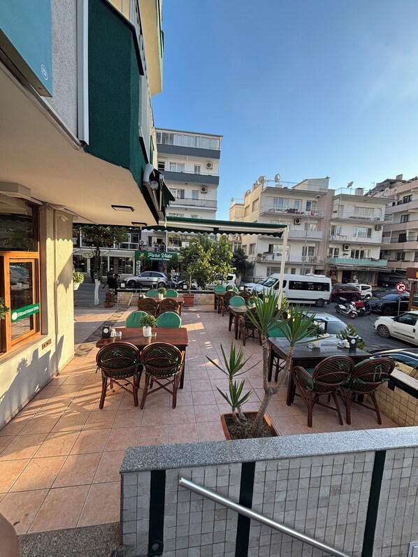 Garden - Hikmethan Otel (Kusadasi)