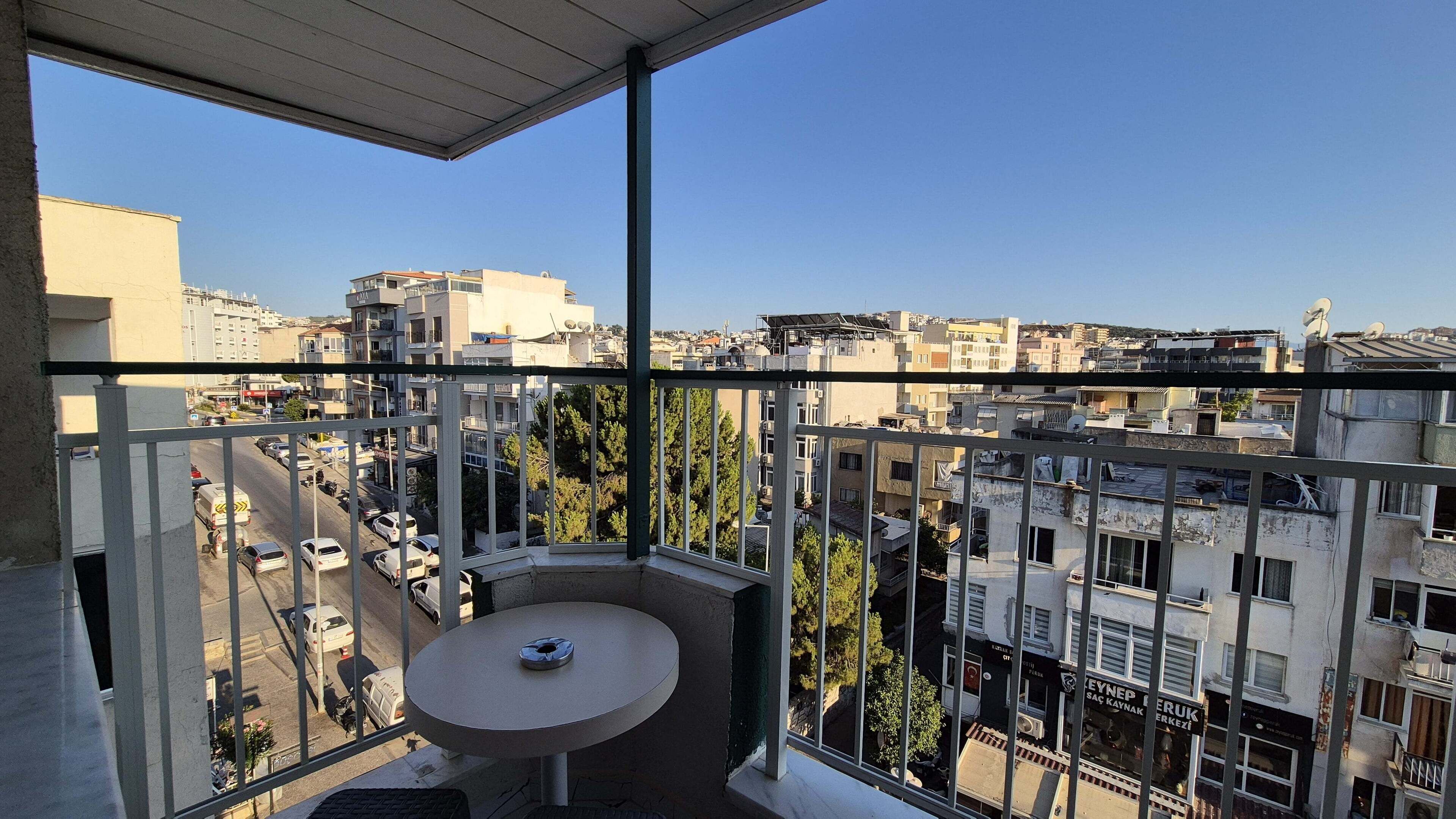 2 Ayri Yatakli Sehir Manzarali - Balkonlu Oda | Minibar, skrivebord, strykejern/-brett og wi-fi (inkludert)