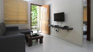 32-inch LED TV with cable channels, TV