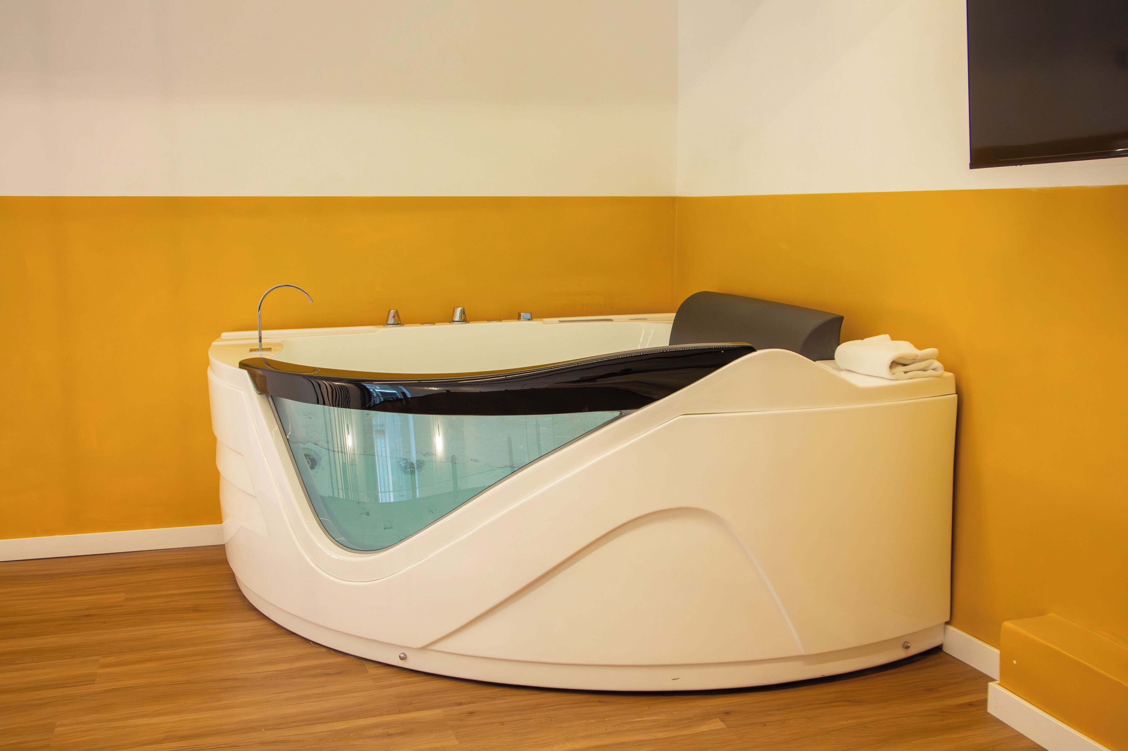 Juniorrum - 1 kingsize-säng | Privat bubbelpool