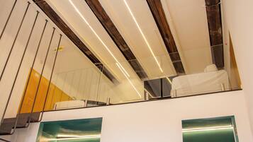 Juniorrum - 1 kingsize-säng | Sängtillbehör av högsta kvalitet, duntäcken och memory foam-madrasser