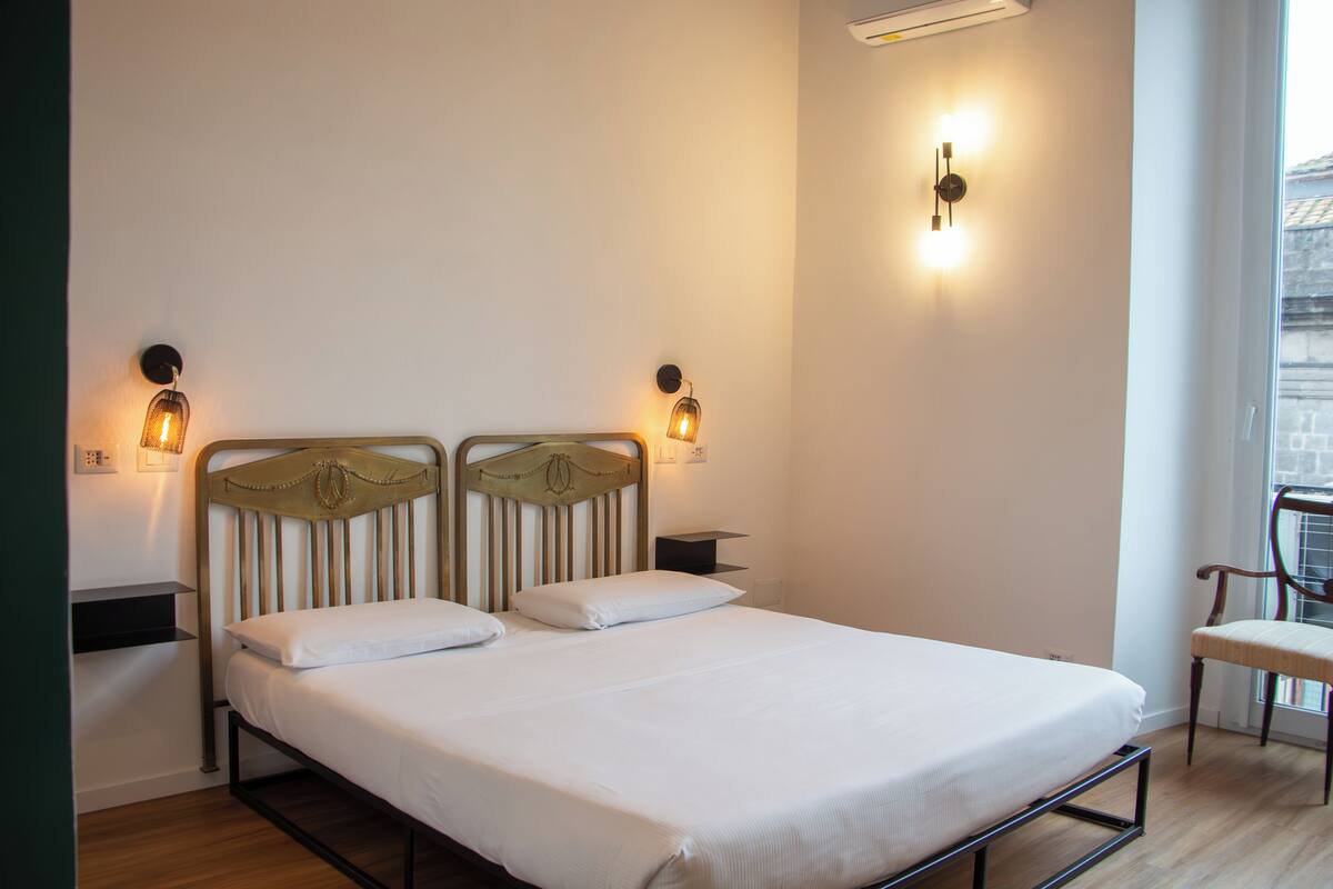 Junior Room, 1 King Bed