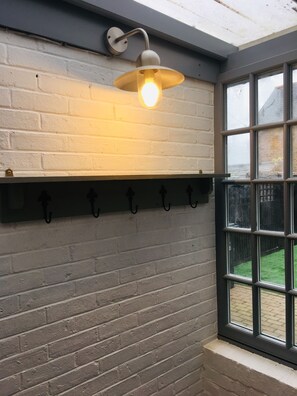 Hallway - Hurst Cottage (Hassocks)