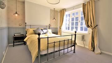 Two- Bedroom House | Free WiFi