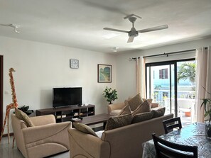 Terrace/patio - Blue Beryl Guest House (Blue Bay)