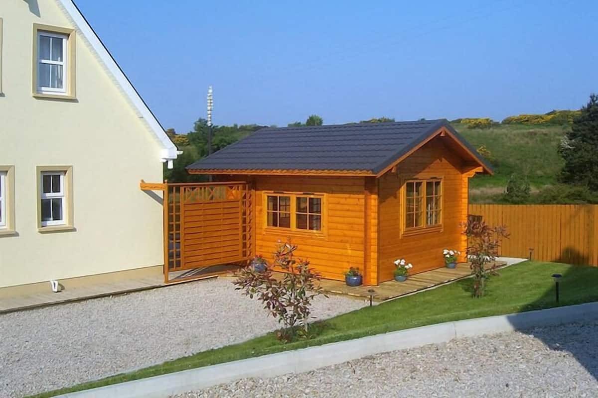 Three-Bedroom House (Millstone Cottages No.1) with Hot Tub