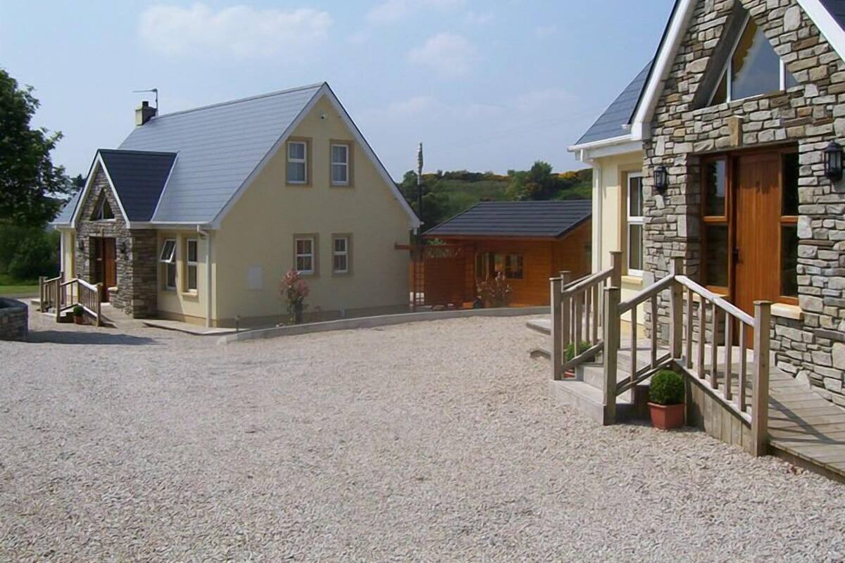 Three-Bedroom House (Millstone Cottages No.2) without Hot Tub | Iron/ironing board, WiFi (free), individually decorated