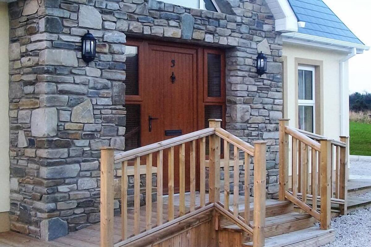 Three-Bedroom House (Millstone Cottages No.3) with Hot Tub & Sauna | Iron/ironing board, WiFi (free), individually decorated