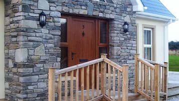 Three-Bedroom House (Millstone Cottages No.3) with Hot Tub & Sauna