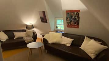 Smart TV, DVD player, livros