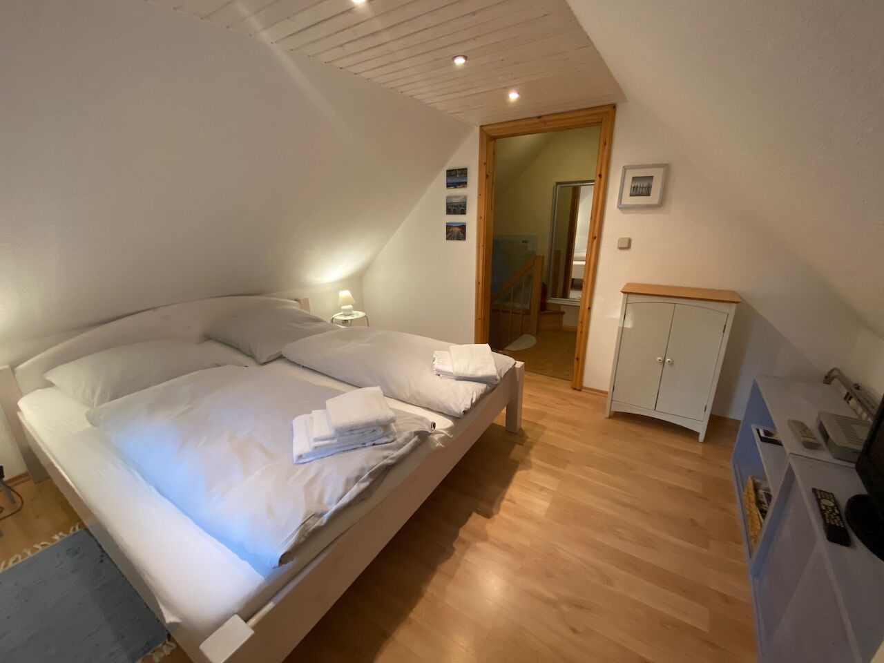 2 bedrooms, travel crib, free WiFi, bed sheets