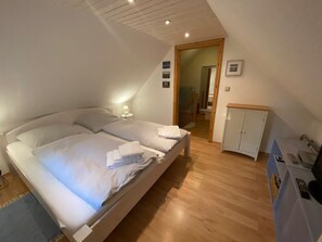 2 dormitorios, cuna de viaje, wifi gratis y ropa de cama