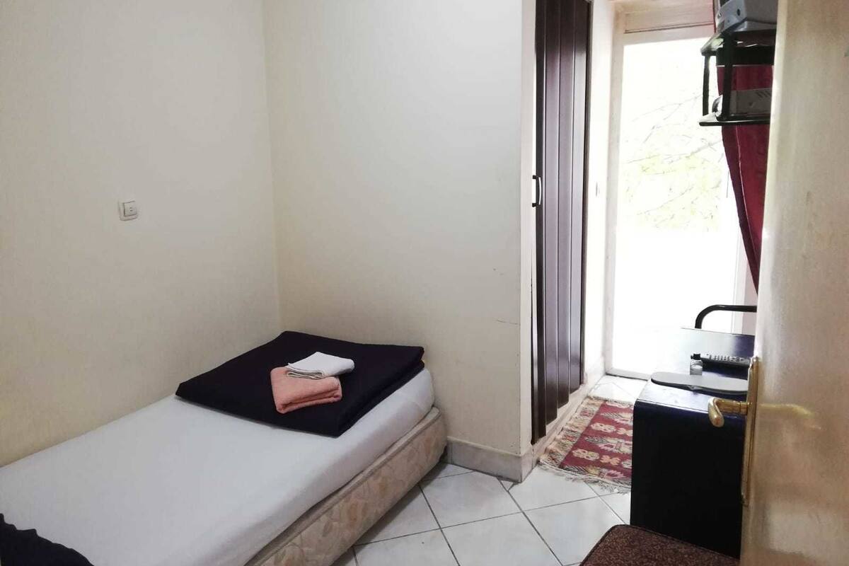 In-room safe, soundproofing, free WiFi, bed sheets