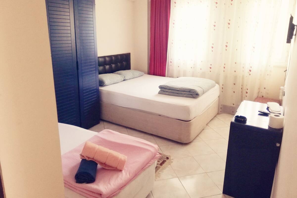 In-room safe, soundproofing, free WiFi, bed sheets