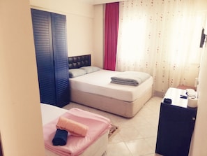 In-room safe, soundproofing, free WiFi, bed sheets