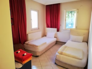 In-room safe, soundproofing, free WiFi, bed sheets