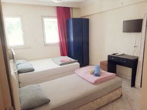 In-room safe, soundproofing, free WiFi, bed sheets