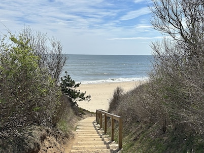 Hither Hills 2BR Montauk Cottage - walk to beach!