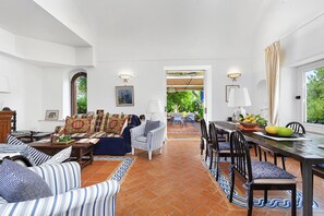 Villa, 4 chambres | Coin séjour