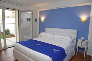 Double Room, Garden View, Ground Floor | 1 bedroom, minibar, in-room safe, blackout drapes - B&B Villa Piana (Castelsardo)