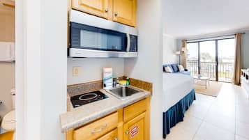 Iron/ironing board, Internet, bed sheets