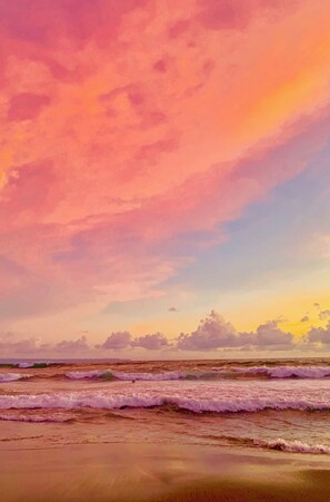 Beach nearby, sun-loungers, beach towels