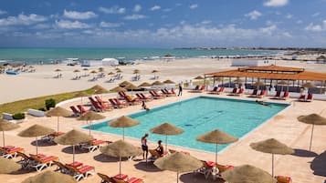Piscine couverte, piscine extérieure