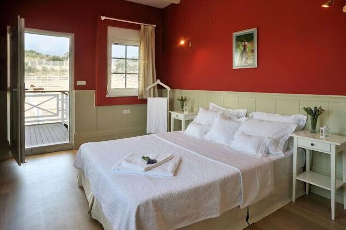 Luxury Double Room | Iron/ironing board (on request), WiFi (free), bed sheets