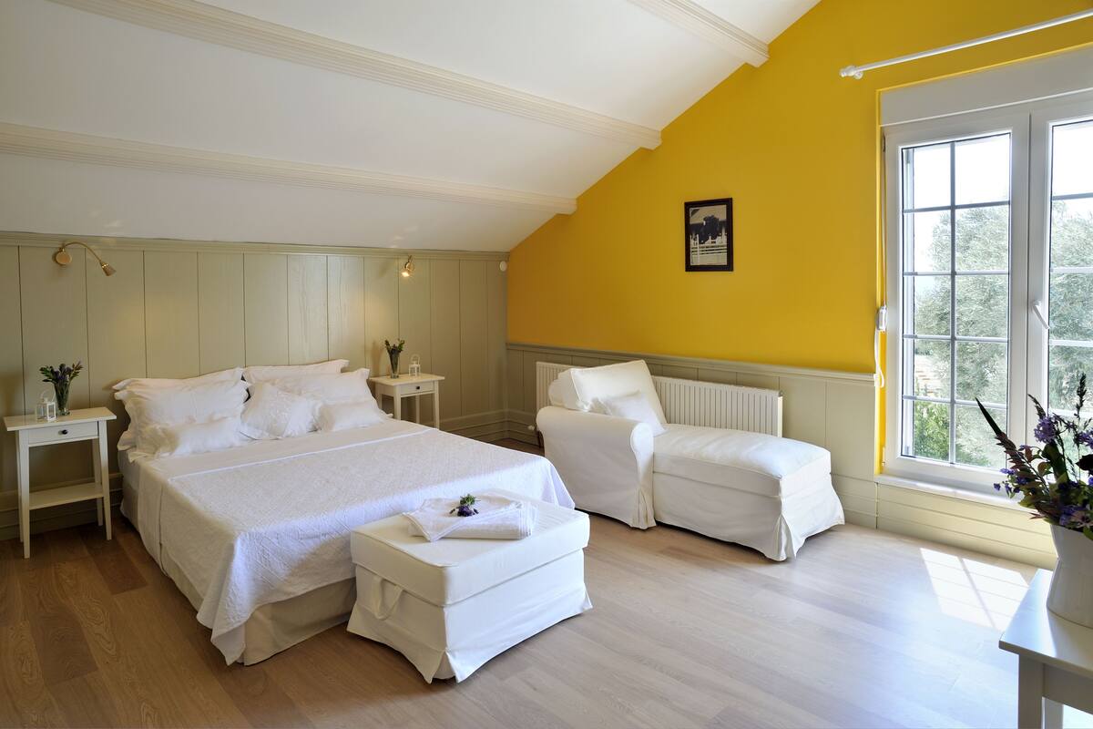 Family Room, Multiple Beds | Iron/ironing board (on request), WiFi (free), bed sheets