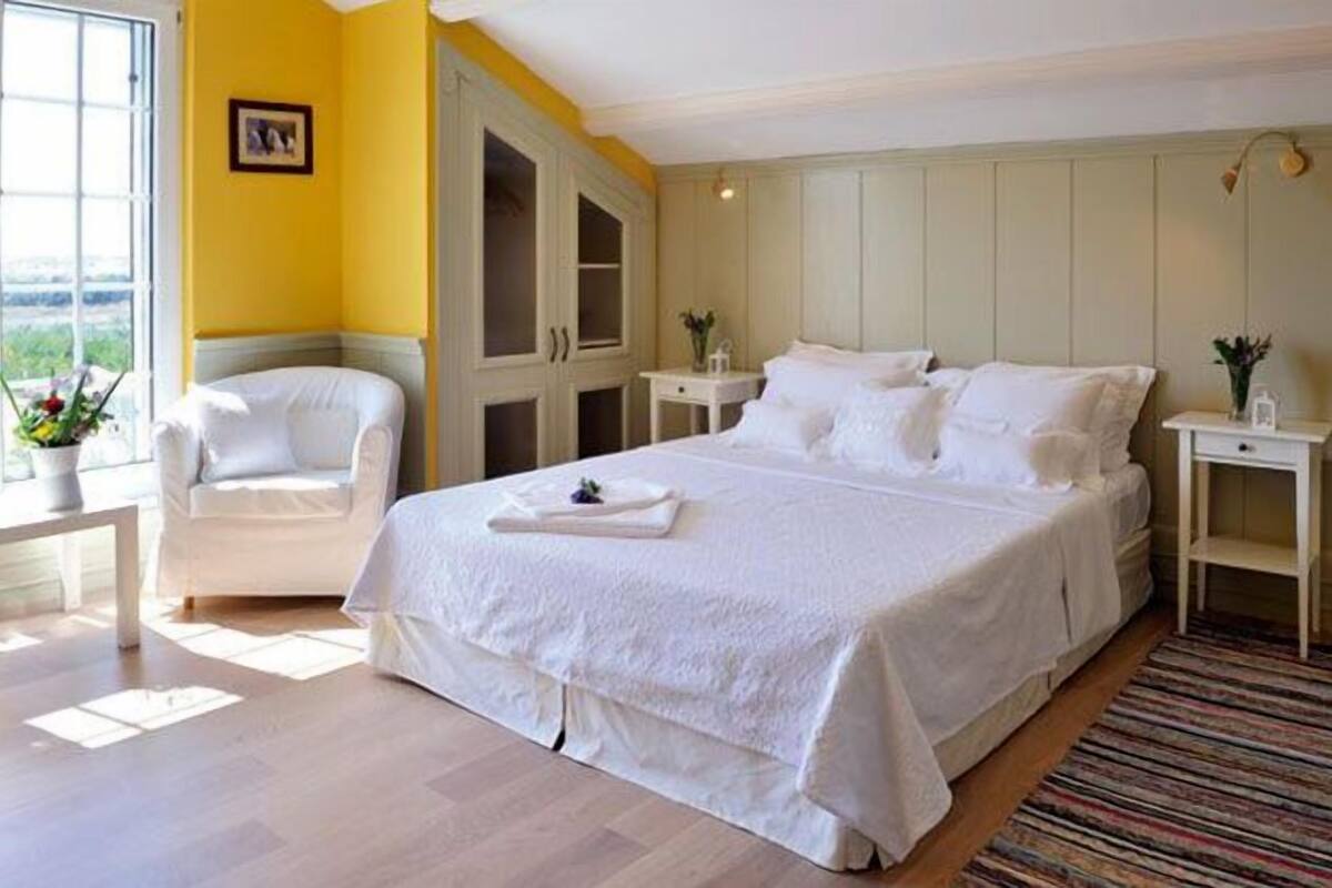 Luxury Double Room | Iron/ironing board (on request), WiFi (free), bed sheets