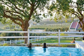 Seasonal outdoor pool, pool umbrellas, sun loungers - Kemal Bey Ciftligi (Urla)