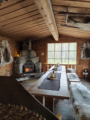 Books, heated floors - Basecamp Oulanka (Kuusamo)
