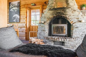 Breakfast, lunch, dinner served; Scandinavian cuisine, garden views - Basecamp Oulanka (Kuusamo)