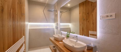 Superior Apartment, Garden View | Bathroom | Shower, rainfall showerhead, designer toiletries, hair dryer