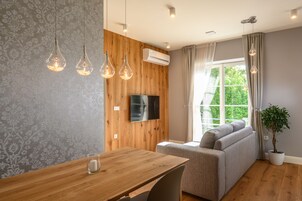 Design Apartment, Mountain View | Living area | Smart TV, heated floors