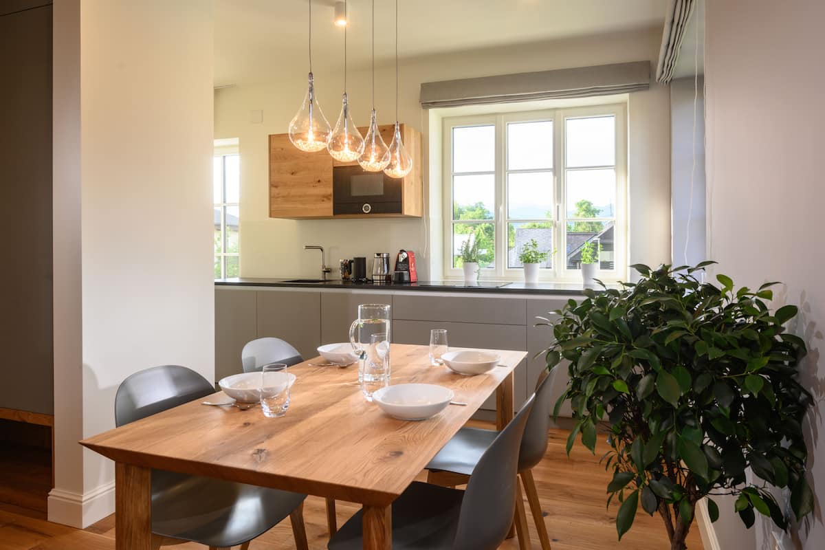 Full-sized fridge, microwave, stovetop, dishwasher