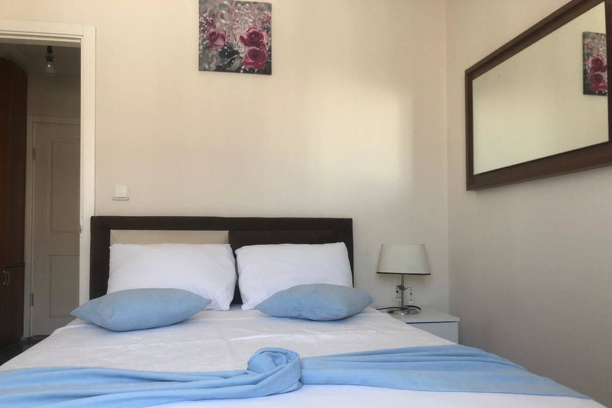 Iron/ironing board, free WiFi, bed sheets