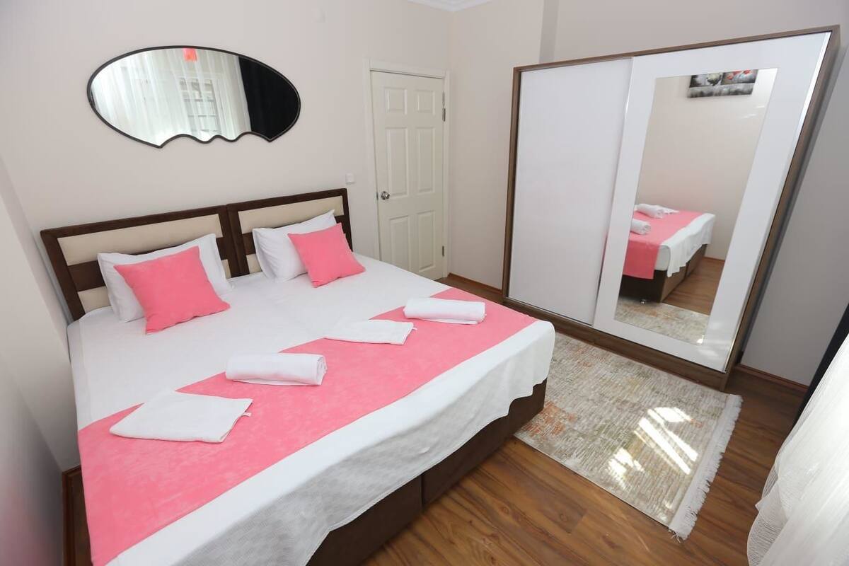 Iron/ironing board, free WiFi, bed sheets