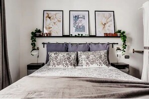 1 bedroom, in-room safe, desk, iron/ironing board