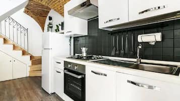 Réfrigérateur, four, plaque de cuisson, cafetiÚre/bouilloire