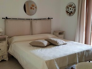 3 bedrooms, iron/ironing board, WiFi, bed sheets - Villa Tavolara a small paradise with swimming pool (Golfo Aranci)