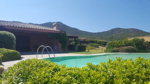 Pool - Villa Tavolara a small paradise with swimming pool (Golfo Aranci)