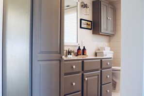 Interior - The Sundae Cottage - A Missouri Sweet Spot , beautiful views, secluded 🌻 (New Cambria)