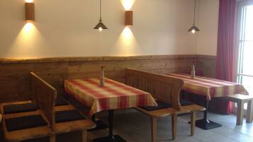 Desayuno buffet entre semana (EUR 10 por persona)