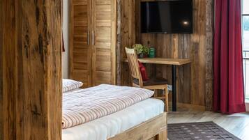 Minibar, in-room safe, individually furnished, desk